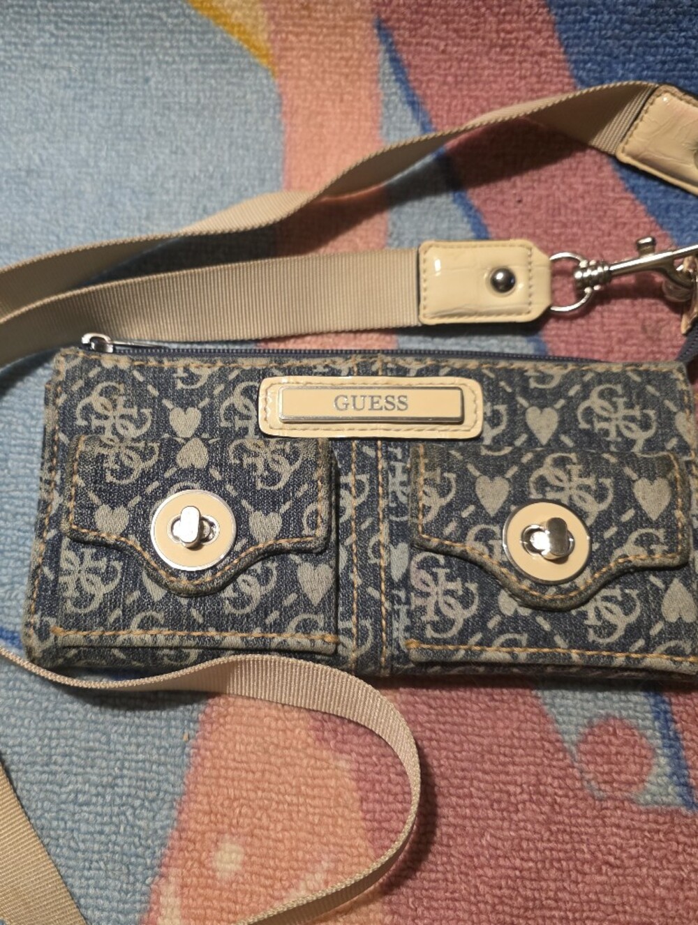 Vintage Guess Logo-Print Crossbody Pouch in Navy and Beige Hearts With Strap